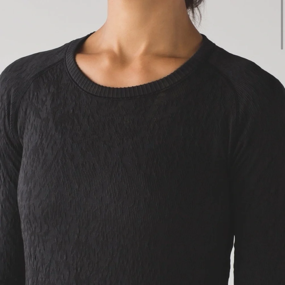 Lululemon Rest Less Pullover Top Sz 4 Black Animal Print - Picture 4 of 9